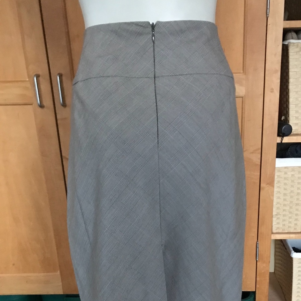 Express Design skirt - Picture 2 of 2